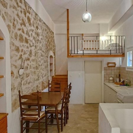 Στούντιο Σε Πέτρινο Σπίτι, Κοντά Σε Παραλία Apartment Kyparissia Ngoại thất bức ảnh