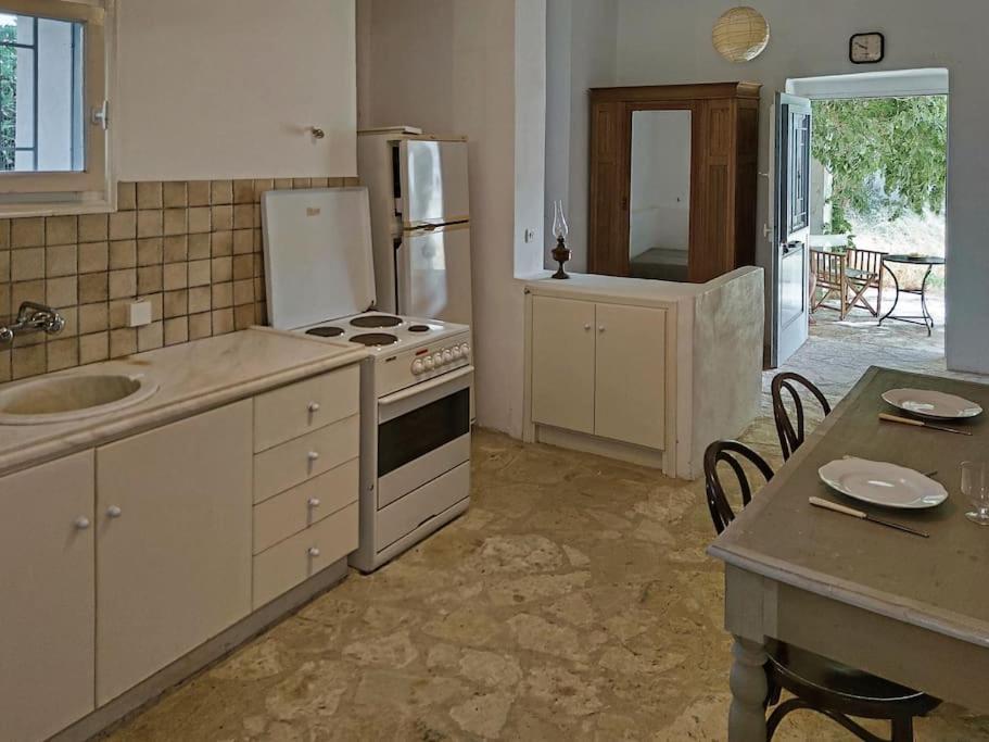 Στούντιο Σε Πέτρινο Σπίτι, Κοντά Σε Παραλία Apartment Kyparissia Ngoại thất bức ảnh