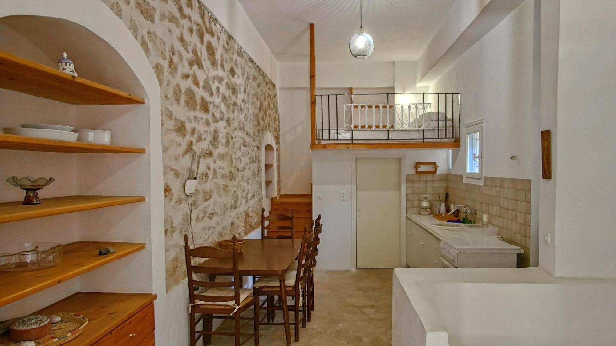 Στούντιο Σε Πέτρινο Σπίτι, Κοντά Σε Παραλία Apartment Kyparissia Ngoại thất bức ảnh